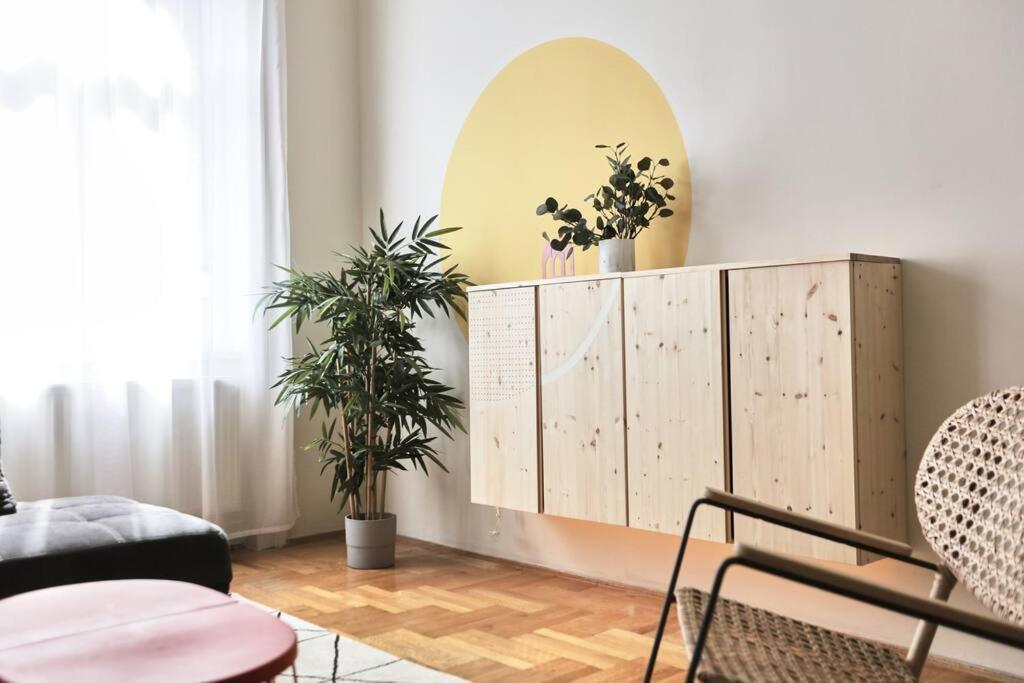Unwind In Style W Sauna Dsgn 2Br Home 부다페스트 외부 사진