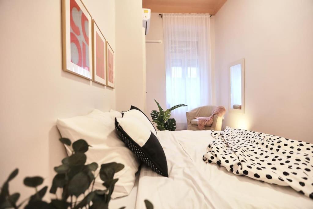 Unwind In Style W Sauna Dsgn 2Br Home 부다페스트 외부 사진