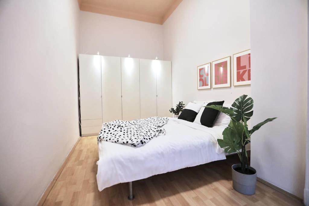 Unwind In Style W Sauna Dsgn 2Br Home 부다페스트 외부 사진
