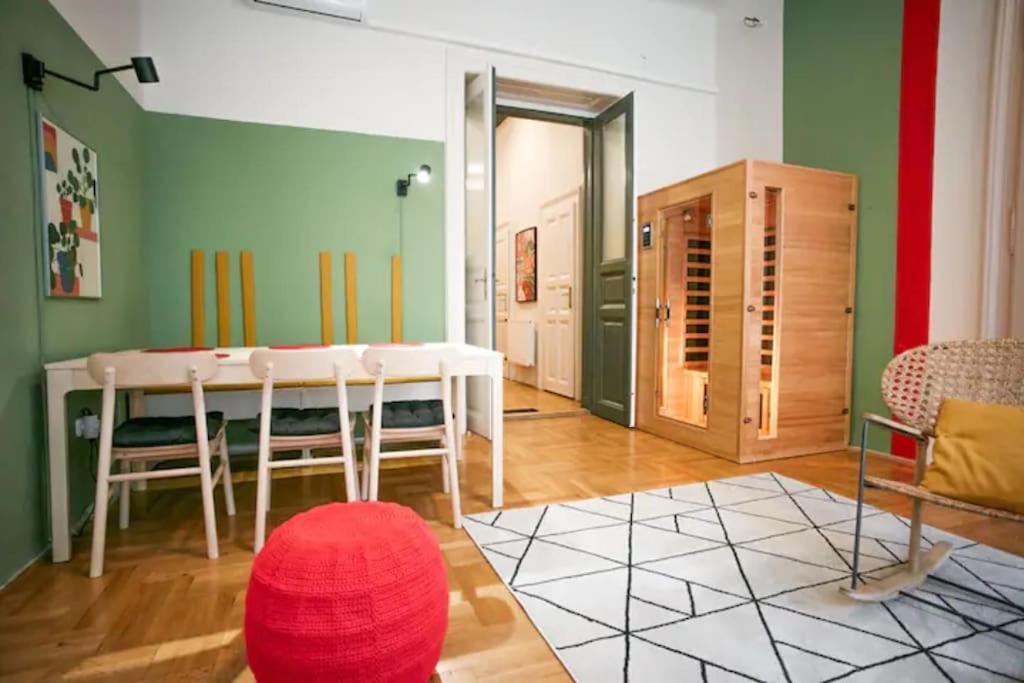 Unwind In Style W Sauna Dsgn 2Br Home 부다페스트 외부 사진