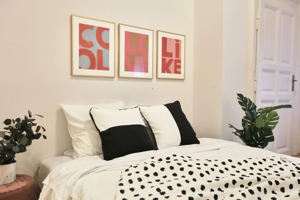 Unwind In Style W Sauna Dsgn 2Br Home 부다페스트 외부 사진