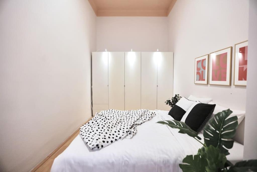 Unwind In Style W Sauna Dsgn 2Br Home 부다페스트 외부 사진